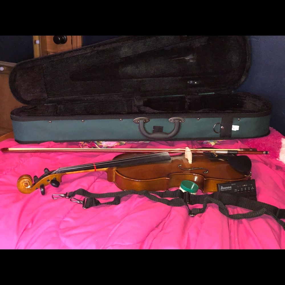 Violin with everything you need